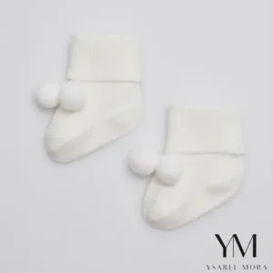 Calcetines canalé con borlas recién nacido Marfil
