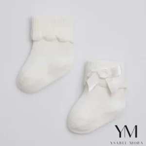 Calcetines canalé con lazo recién nacido Marfil