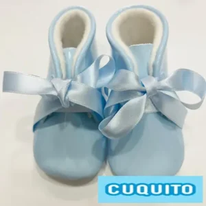 Bota de charol con interior de pelo y lazo